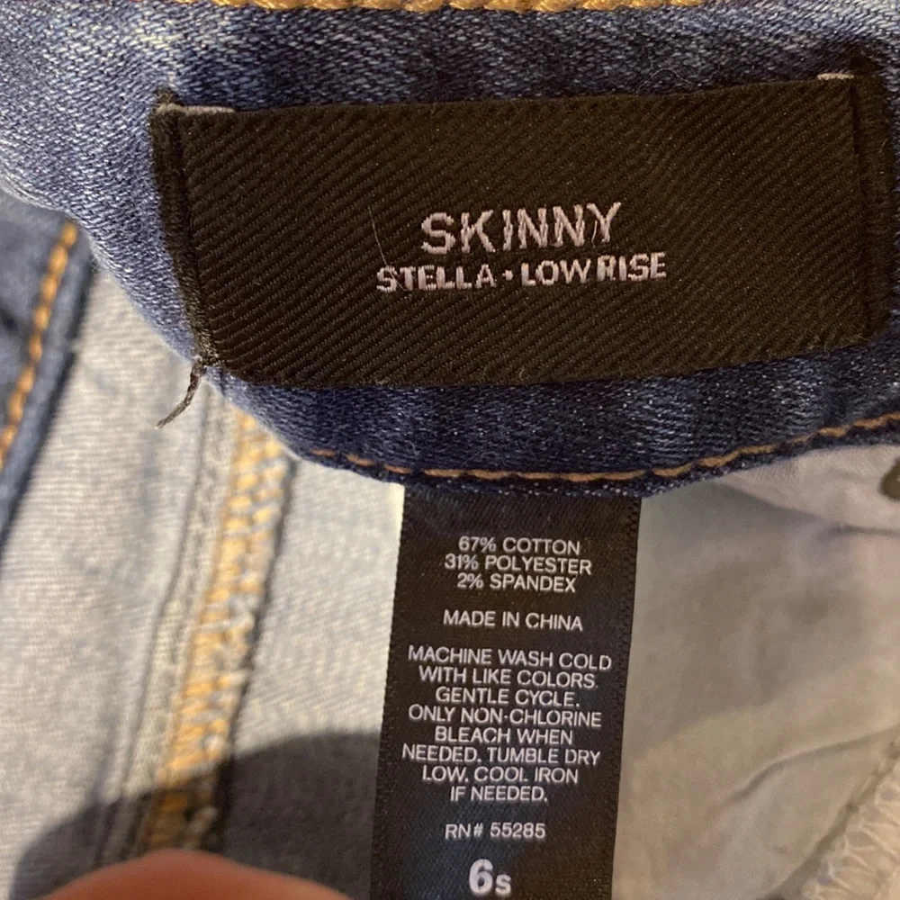 Express Skinny Stella Low Rise distressed jeans in medium wash size 6S - Picture 13 of 15